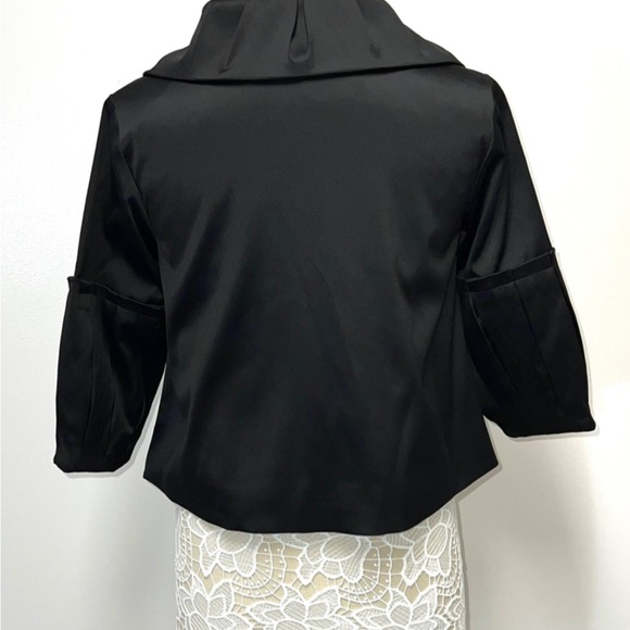 Black Jacket Half Sleeve - Picture 3 of 4